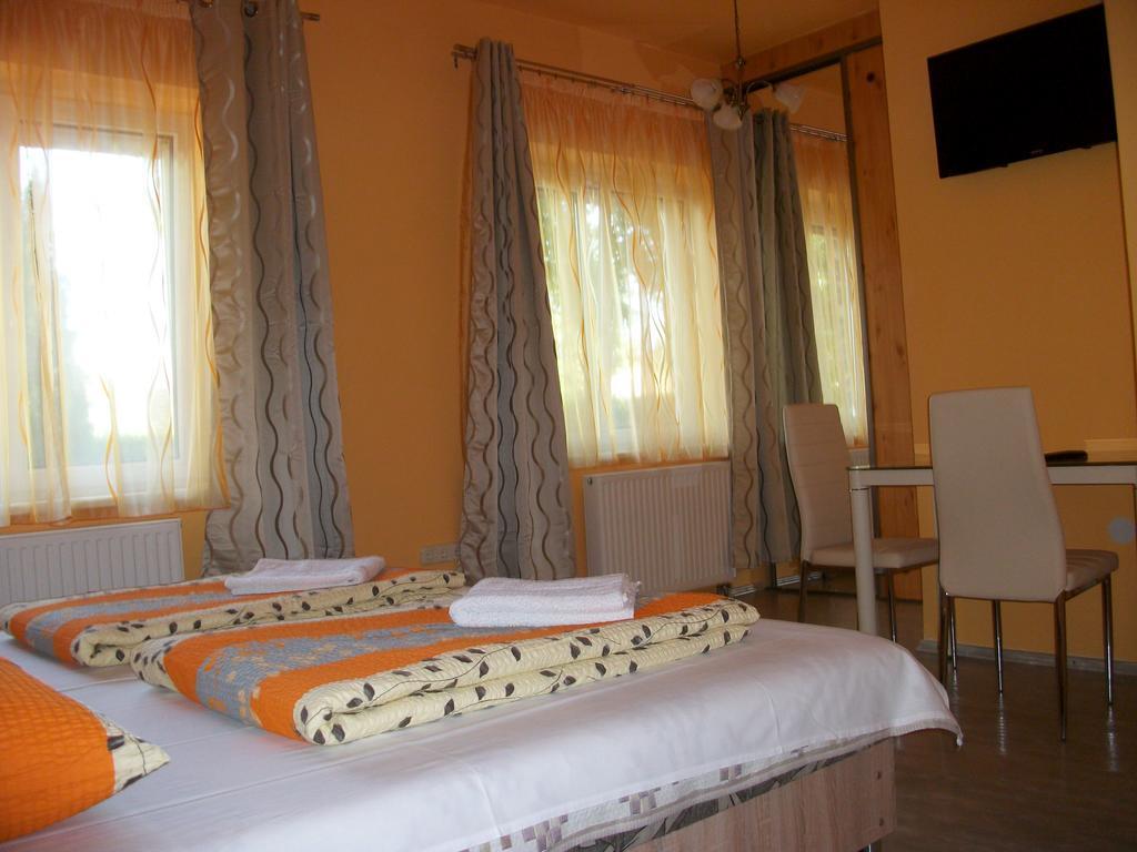 Eden Ii. Hotel Miskolc Exterior photo