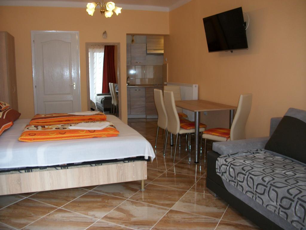 Eden Ii. Hotel Miskolc Exterior photo